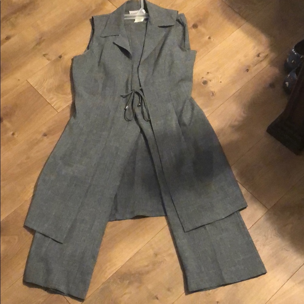 Stylish Gray Sleeveless Women’s Pantsuit